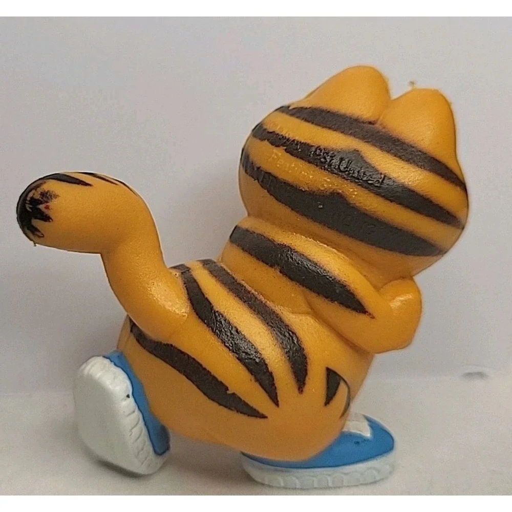 Vintage Lot of 4 Garfield PVC Sports Figures Golf Soccer Skating Walk Running
